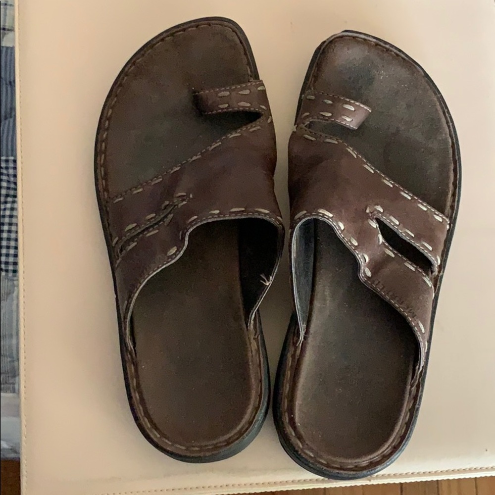Merrill sandals